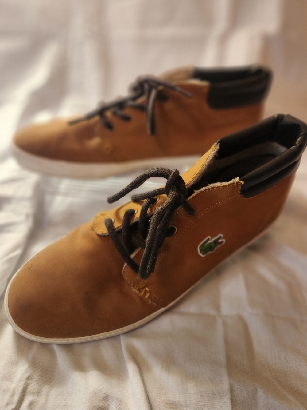 Lacoste Men’s Tan Chukka Boots with Black Collar and White Sole 8.5